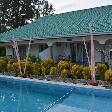 Leo'S Petit Villa Annex Praslin Exterior photo