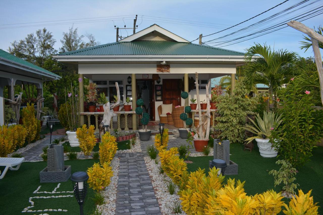 Leo'S Petit Villa Annex Praslin Exterior photo