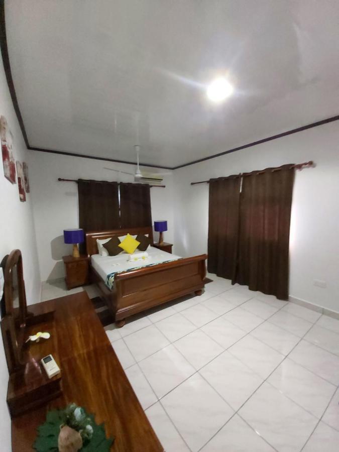 Leo'S Petit Villa Annex Praslin Exterior photo